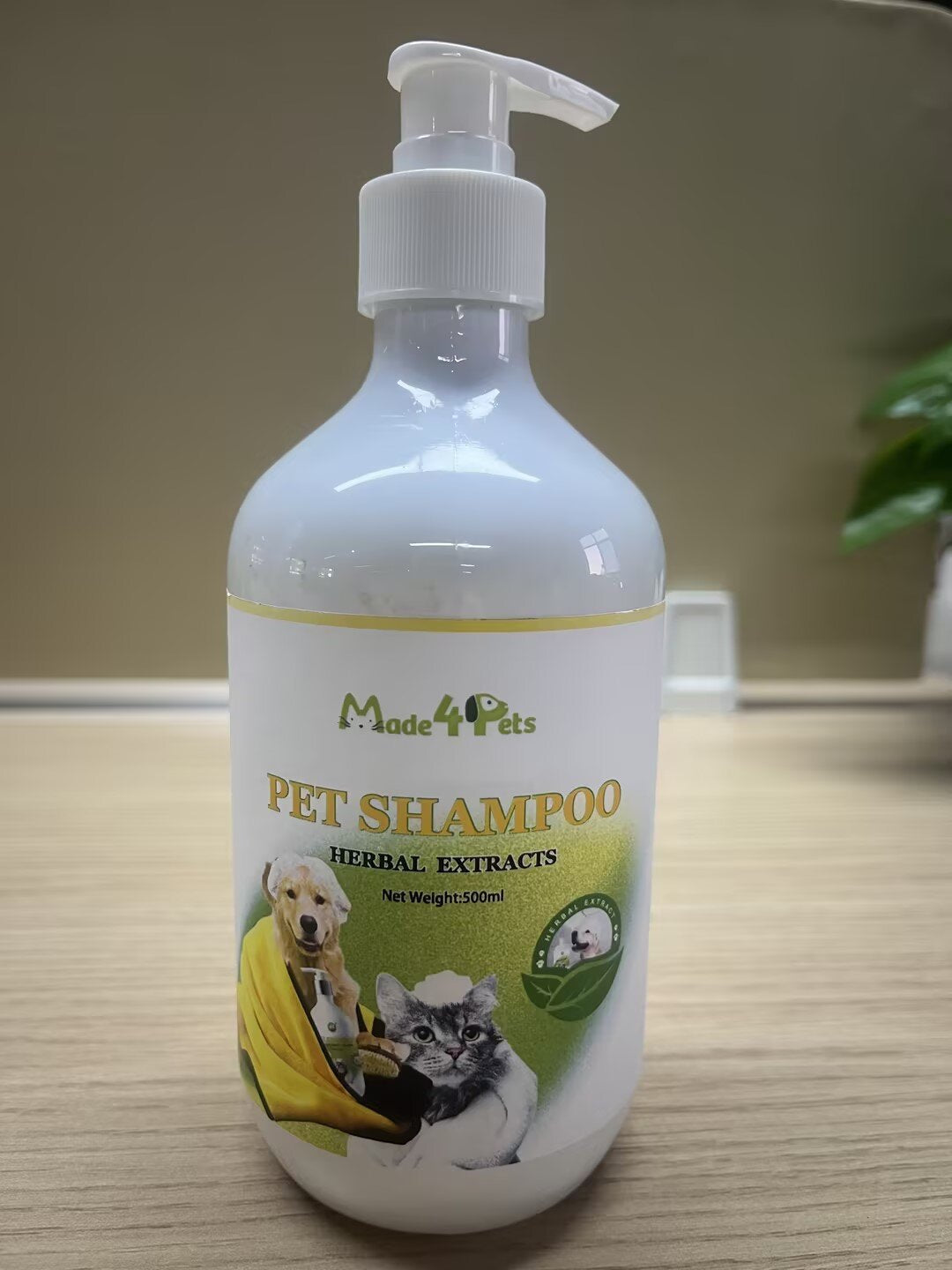 Made4pets Shower Gel for Pets Clean and Easy to Clean Shower Gel& Coconut Lime Verbena for Cleaning, Conditioning, Detangling & Moisturizing Dogs, & Cats – 7.1 Oz - Model 820015A